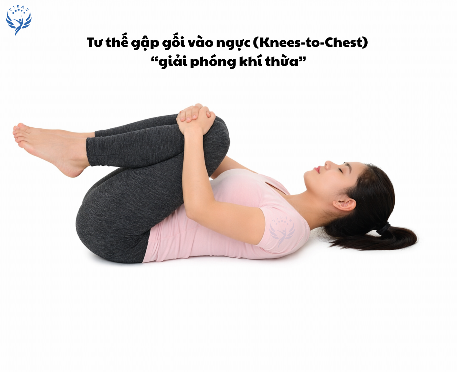 Tư thế gập gối vào bụng giải phóng khí thừa