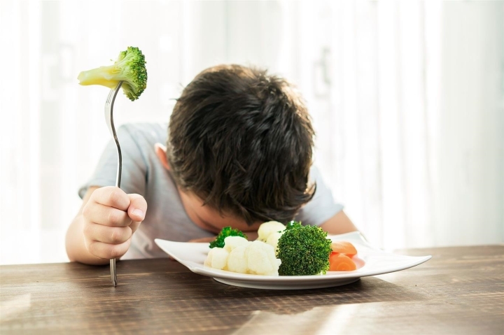 Bổ sung chất xơ từ trái cây, đậu, khoai và ngũ cốc nguyên hạt giúp hỗ trợ tiêu hóa khi không ăn được nhiều rau