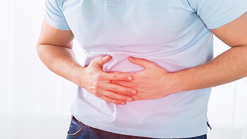 Bữa tối muộn và quá nhiều thức ăn dễ gây đầy bụng khó tiêu