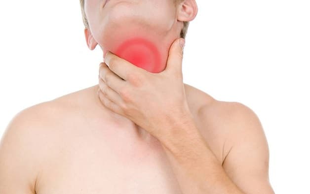 Dây thanh bị sưng viêm làm giọng nói khàn, yếu và nhanh mệt