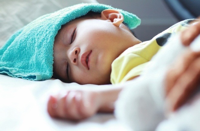 Hạ sốt an toàn bằng cách chăm sóc đúng giúp tránh rét run và khó chịu khi bị sốt