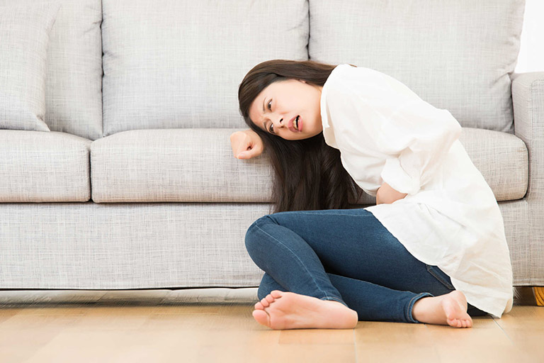 Tiểu cầu giảm sâu kèm chảy máu, đau bụng hoặc nôn nhiều cần được đánh giá tại bệnh viện