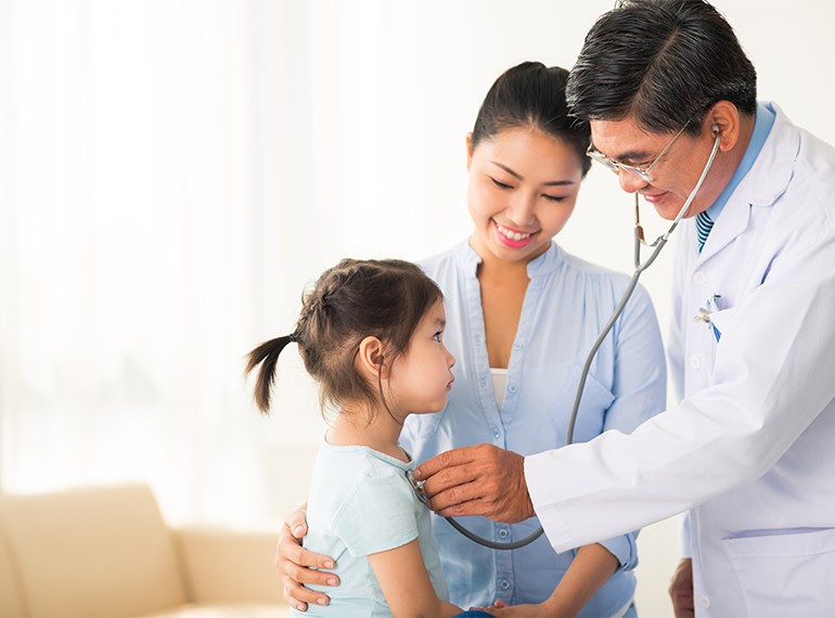 Theo dõi dấu hiệu cảnh báo khi bị sốt giúp phát hiện sớm tình trạng cần đi khám