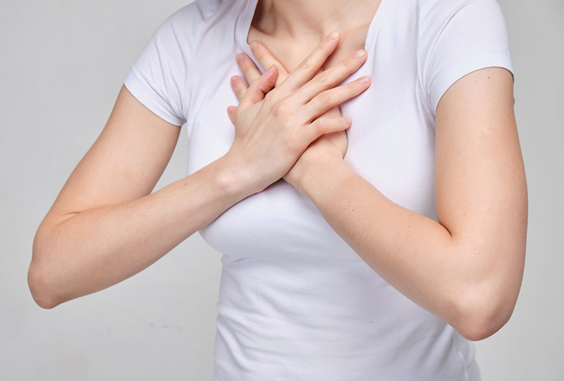 Tiếng thở khò khè có thể cảnh báo đường thở đang bị viêm, co hẹp hoặc tắc nghẽn